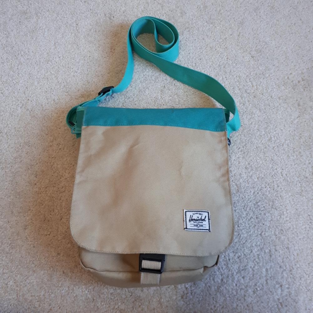 HERSCHEL / Women's Canvas Lane Messenger Shoulder Crossbody Bag - Tan Stripe